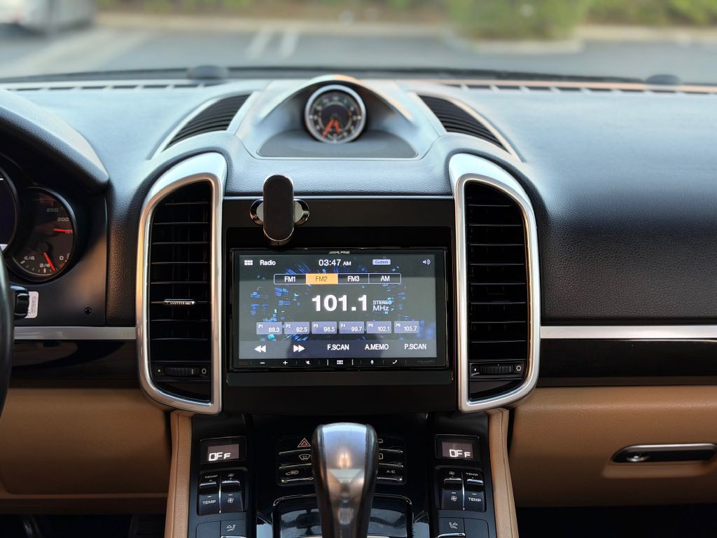 2015 Porsche Cayenne Image 34