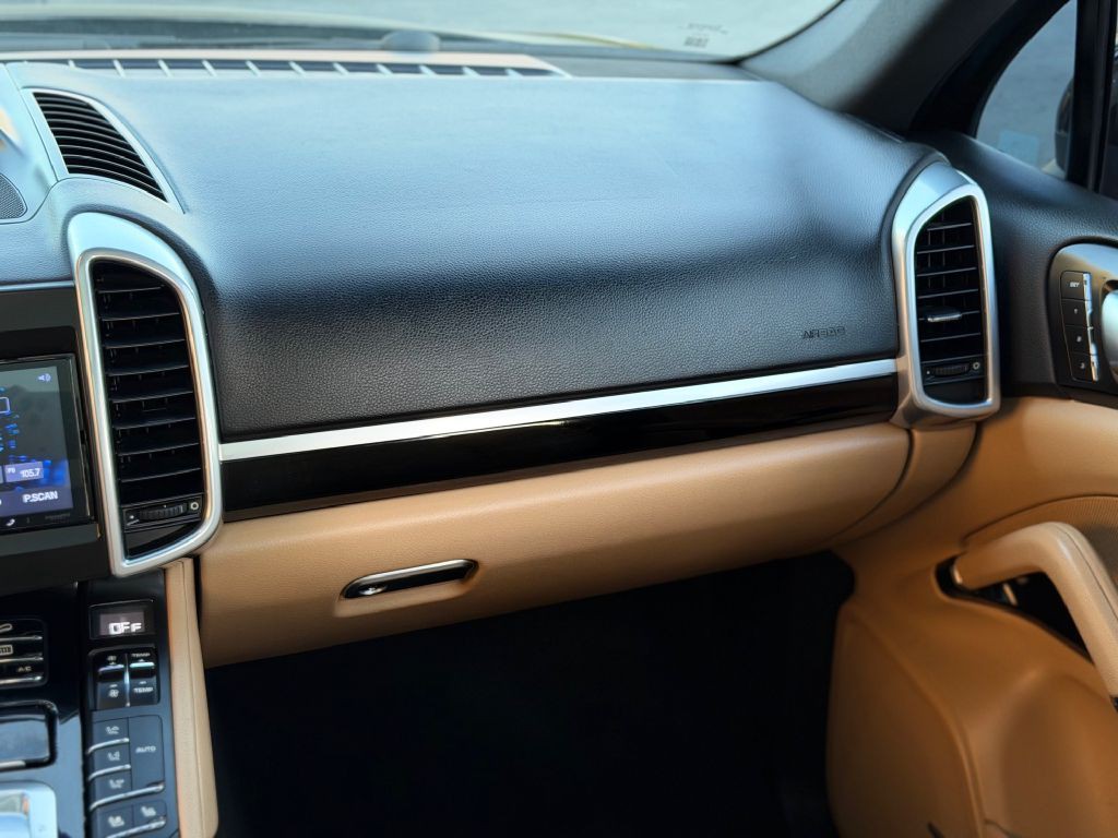 2015 Porsche Cayenne Image 36