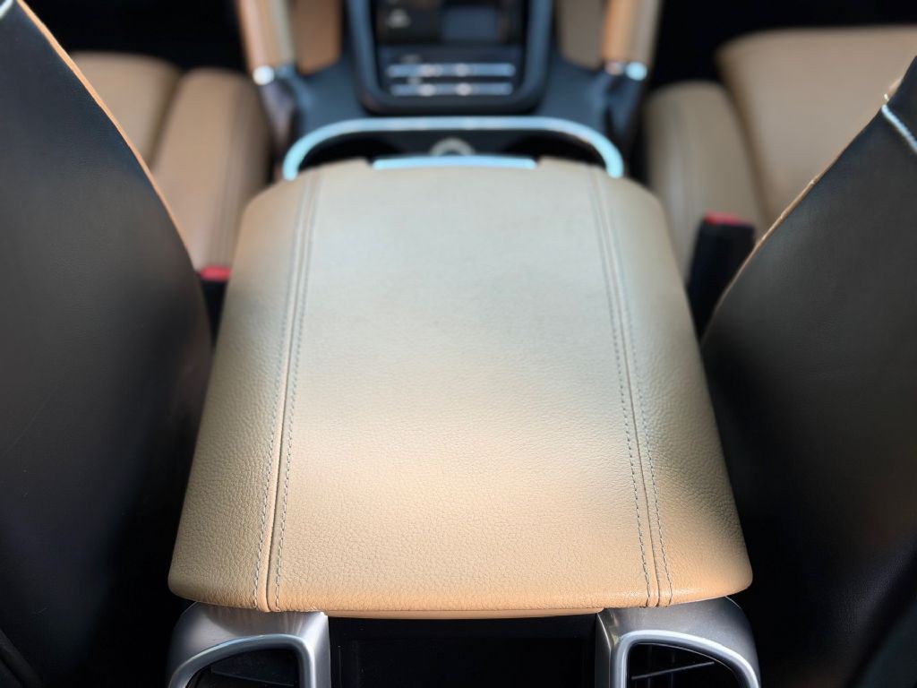 2015 Porsche Cayenne Image 38