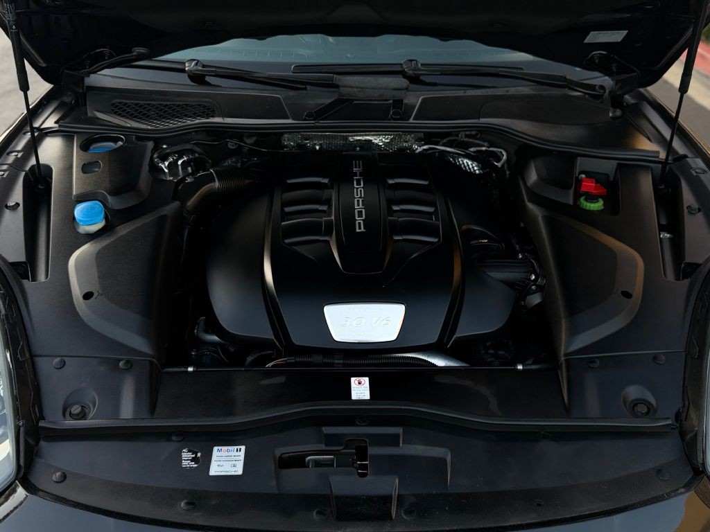 2015 Porsche Cayenne Image 40