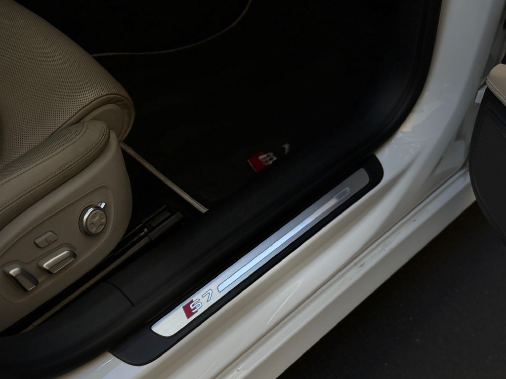 2017 Audi S7 Image 25