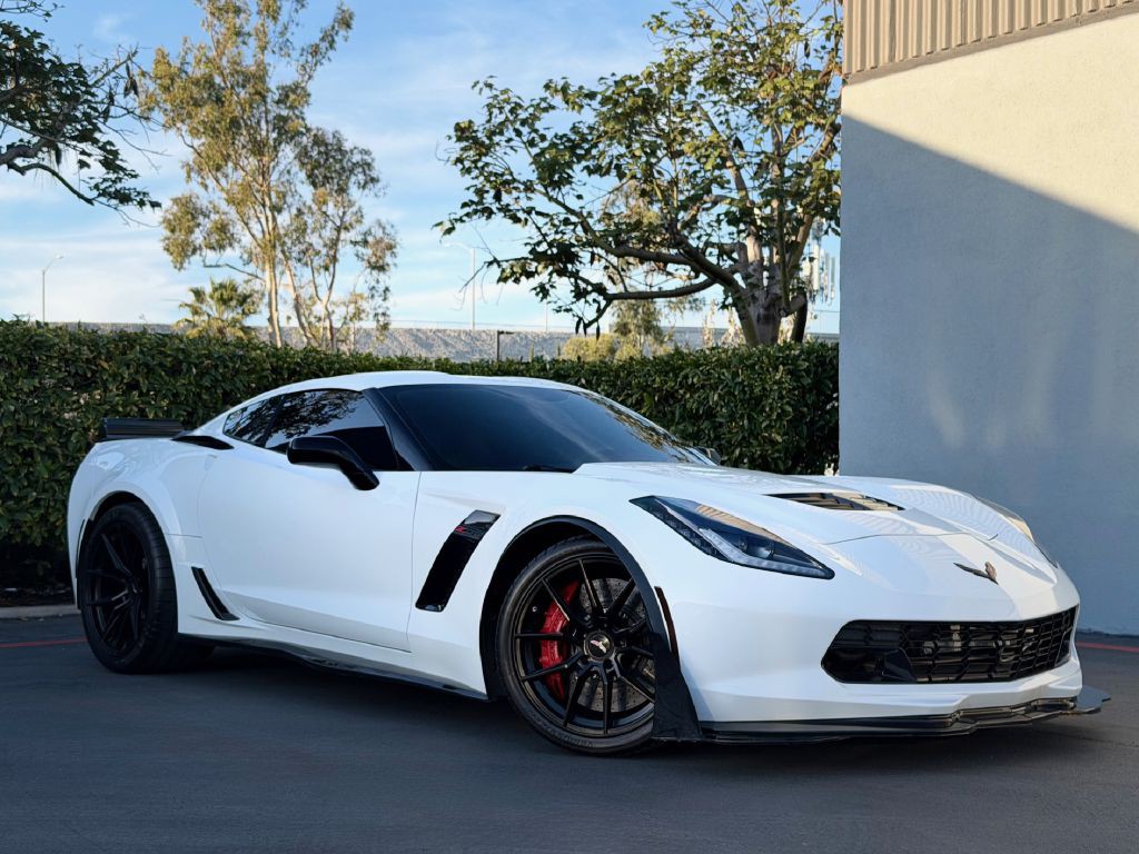 2015 Chevrolet Corvette Image 2