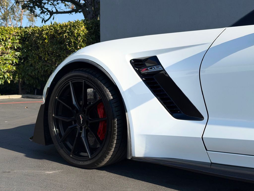 2015 Chevrolet Corvette Image 12