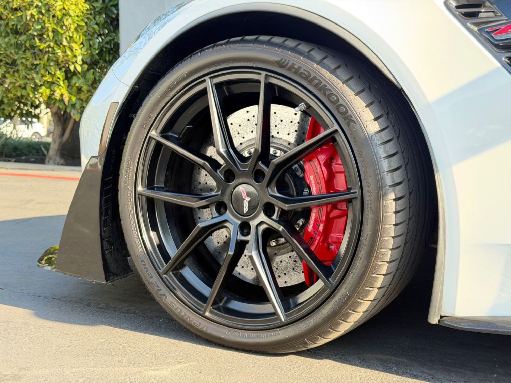 2015 Chevrolet Corvette Image 13