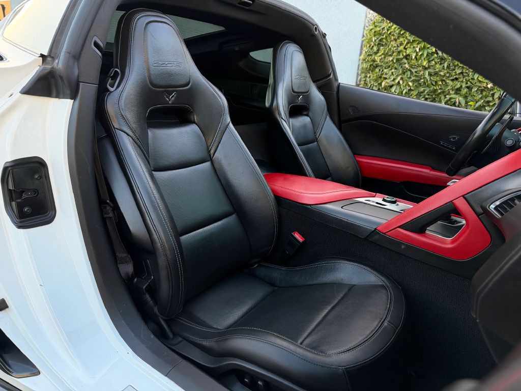 2015 Chevrolet Corvette Image 30