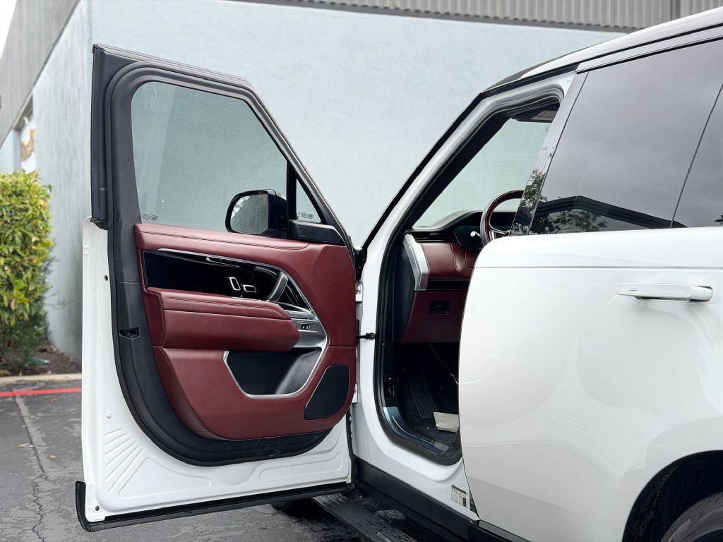 2023 Land Rover Range Rover Image 9