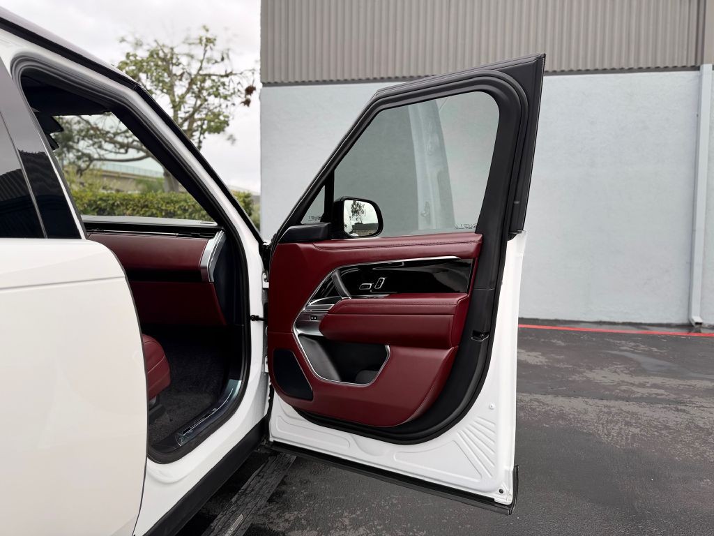 2023 Land Rover Range Rover Image 24