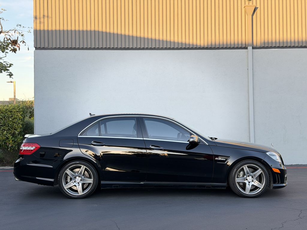 2010 Mercedes-Benz E-Class Image 3