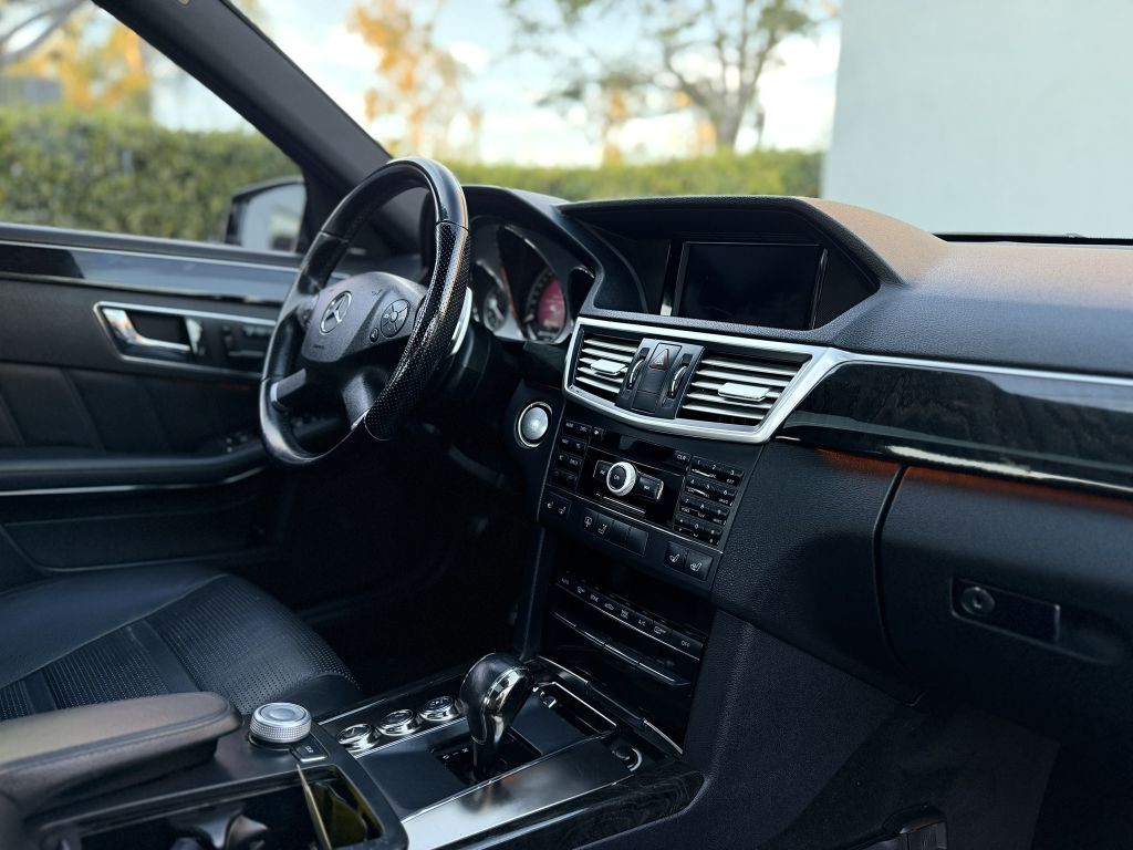 2010 Mercedes-Benz E-Class Image 26