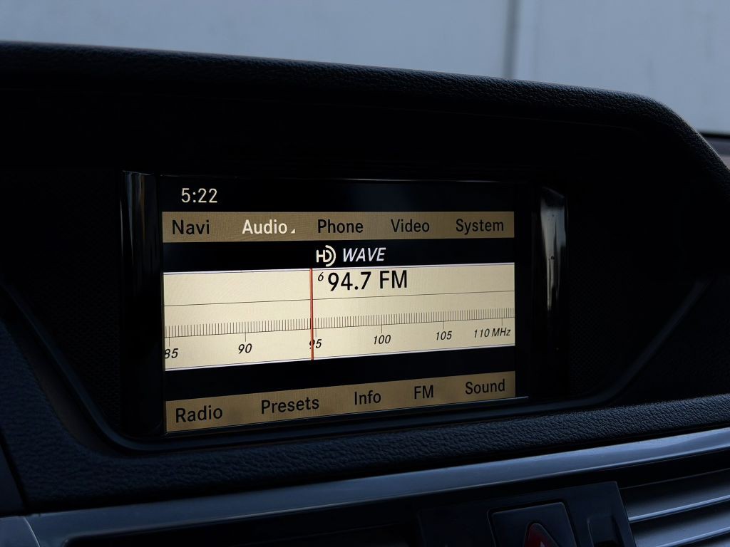 2010 Mercedes-Benz E-Class Image 30