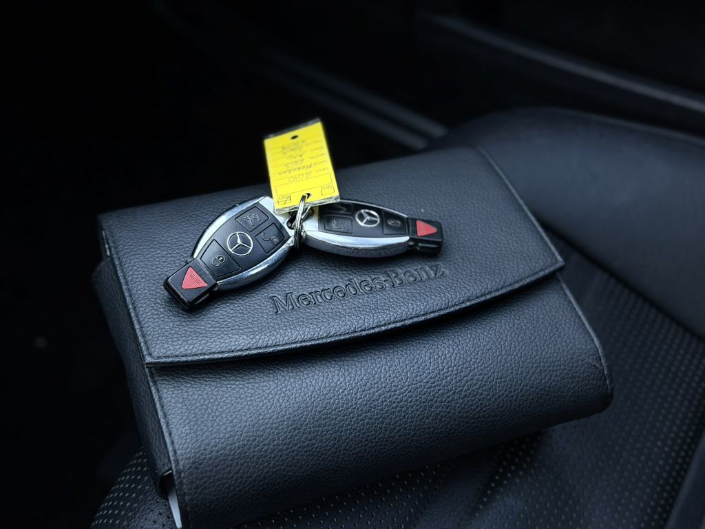 2010 Mercedes-Benz E-Class Image 32