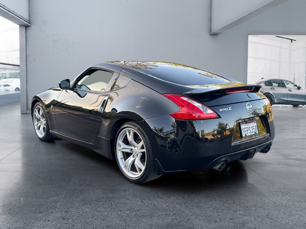 2010 Nissan 370Z Image 2
