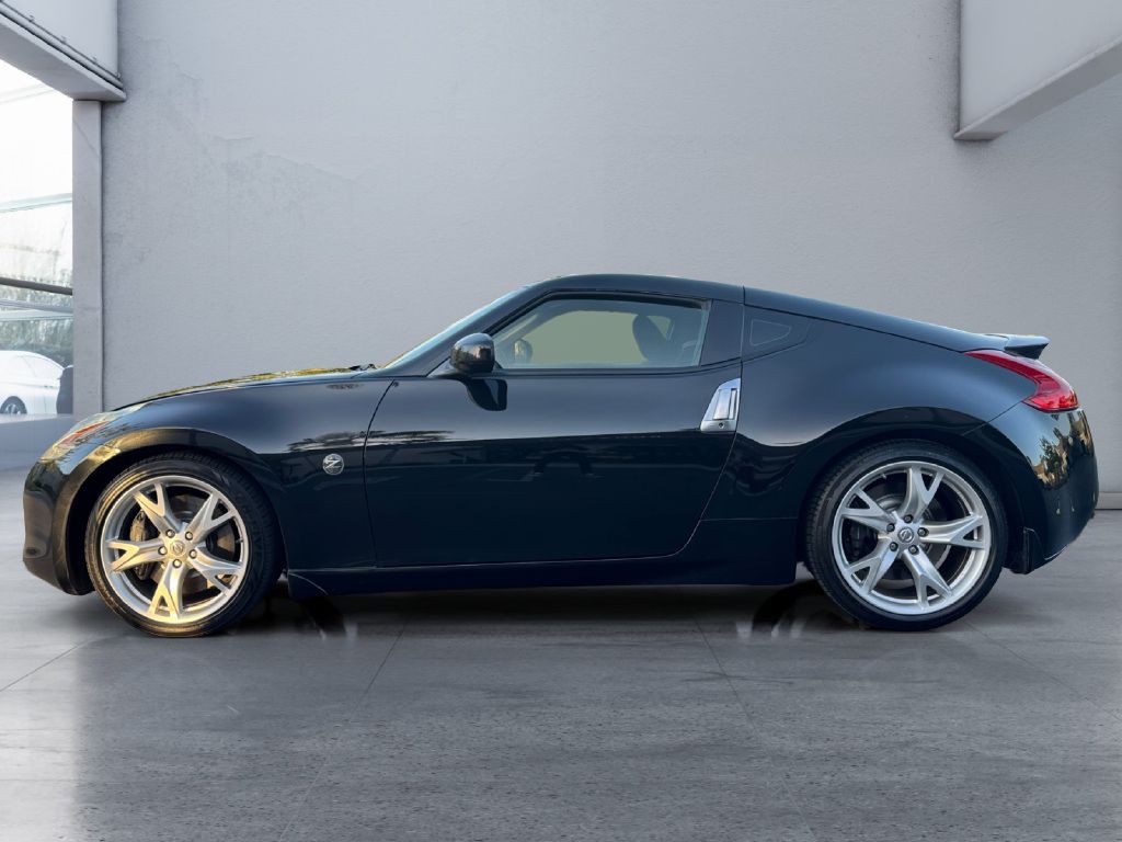 2010 Nissan 370Z Image 4