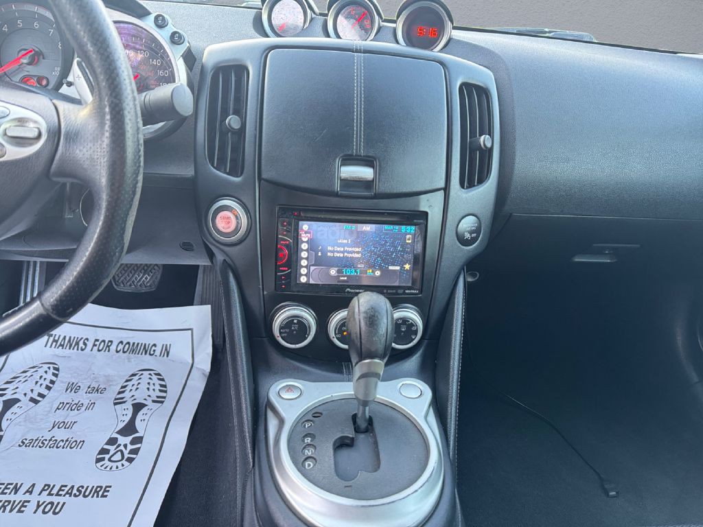 2010 Nissan 370Z Image 9