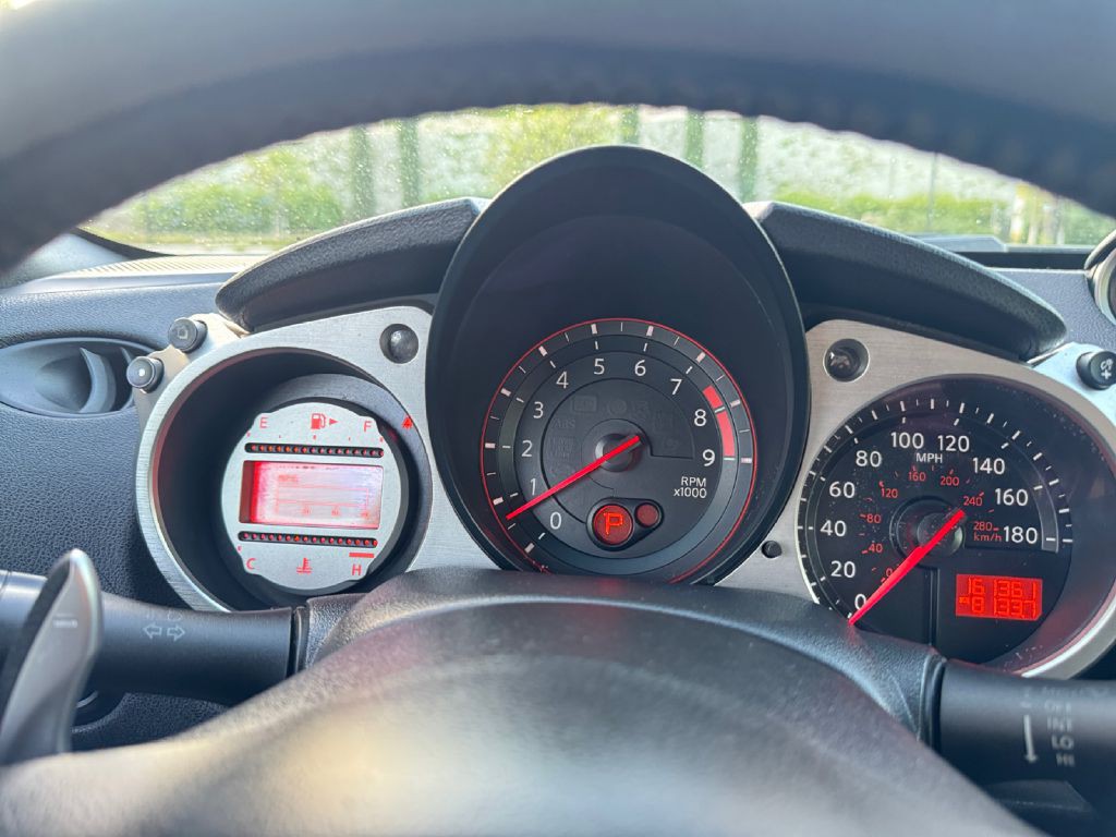 2010 Nissan 370Z Image 10
