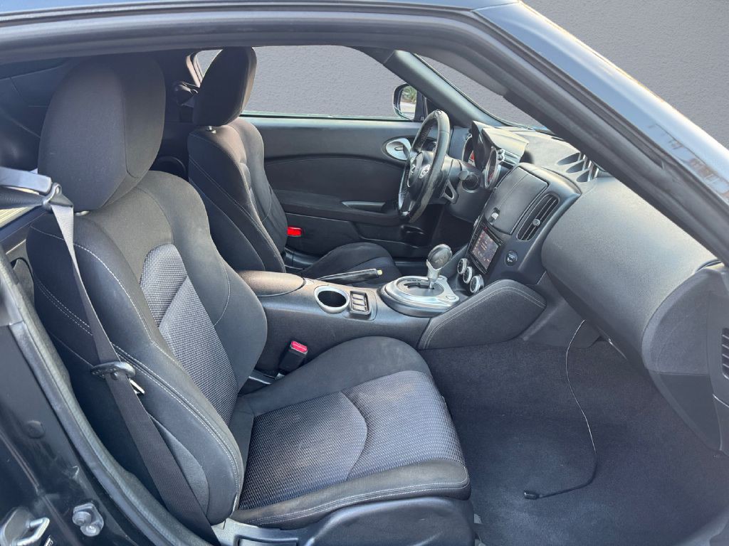 2010 Nissan 370Z Image 13