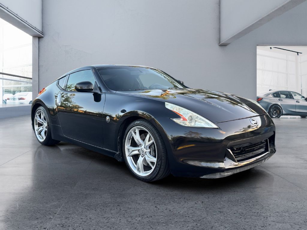 2010 Nissan 370Z Image 1