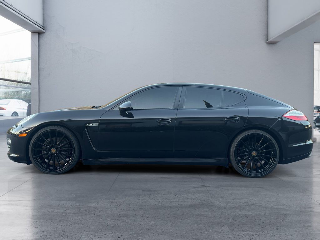 2012 Porsche Panamera Image 2