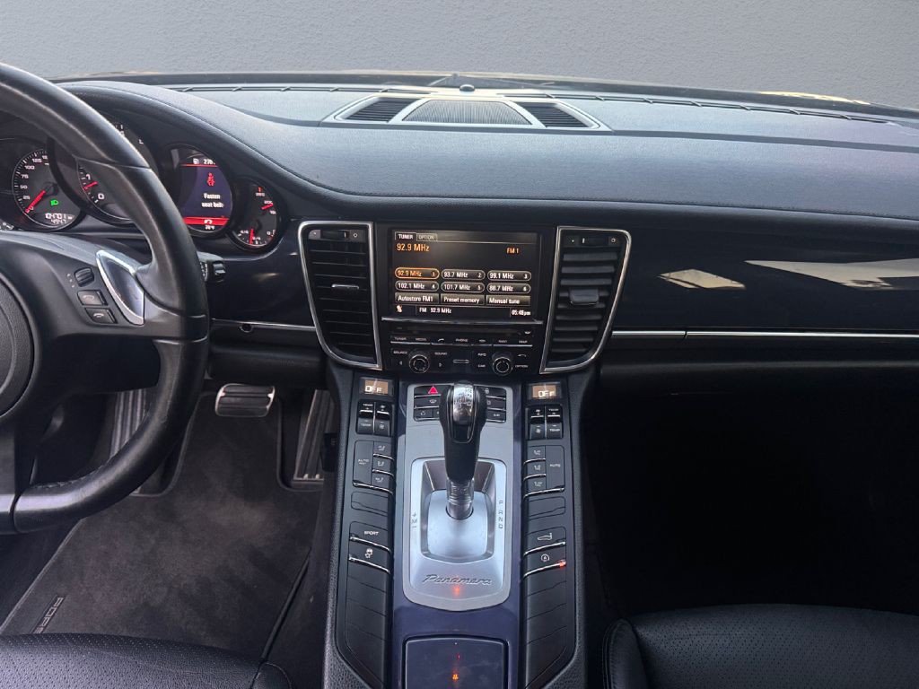 2012 Porsche Panamera Image 12