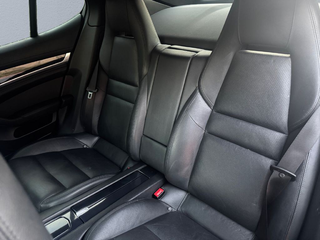 2012 Porsche Panamera Image 13