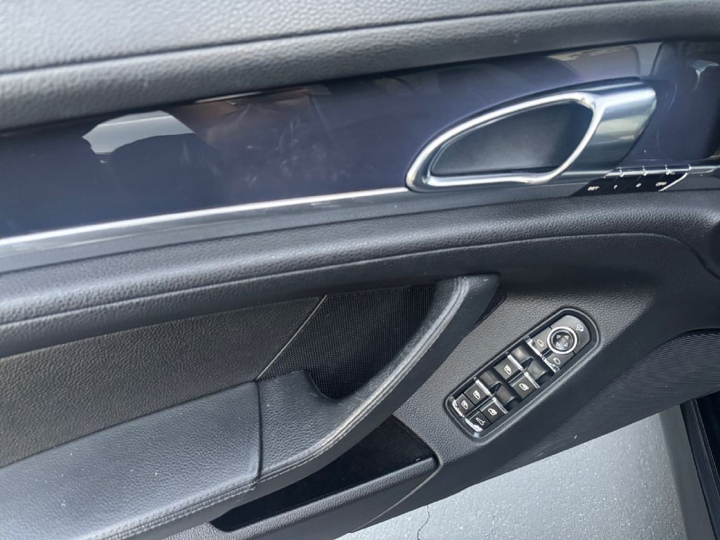 2012 Porsche Panamera Image 17