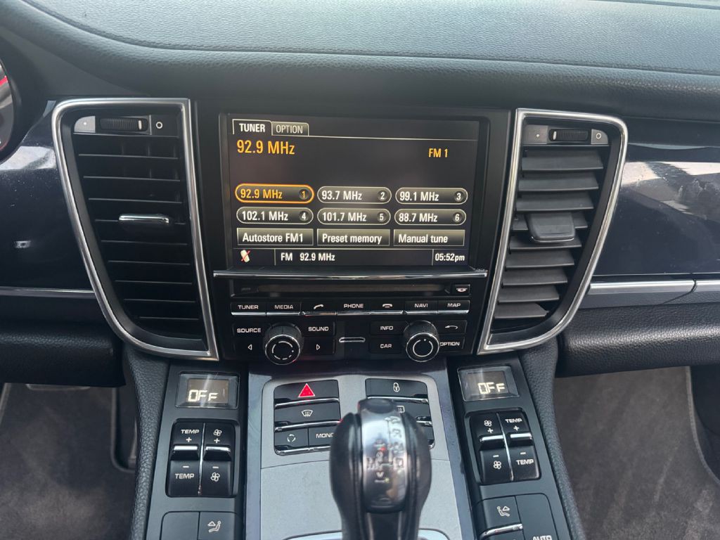 2012 Porsche Panamera Image 20