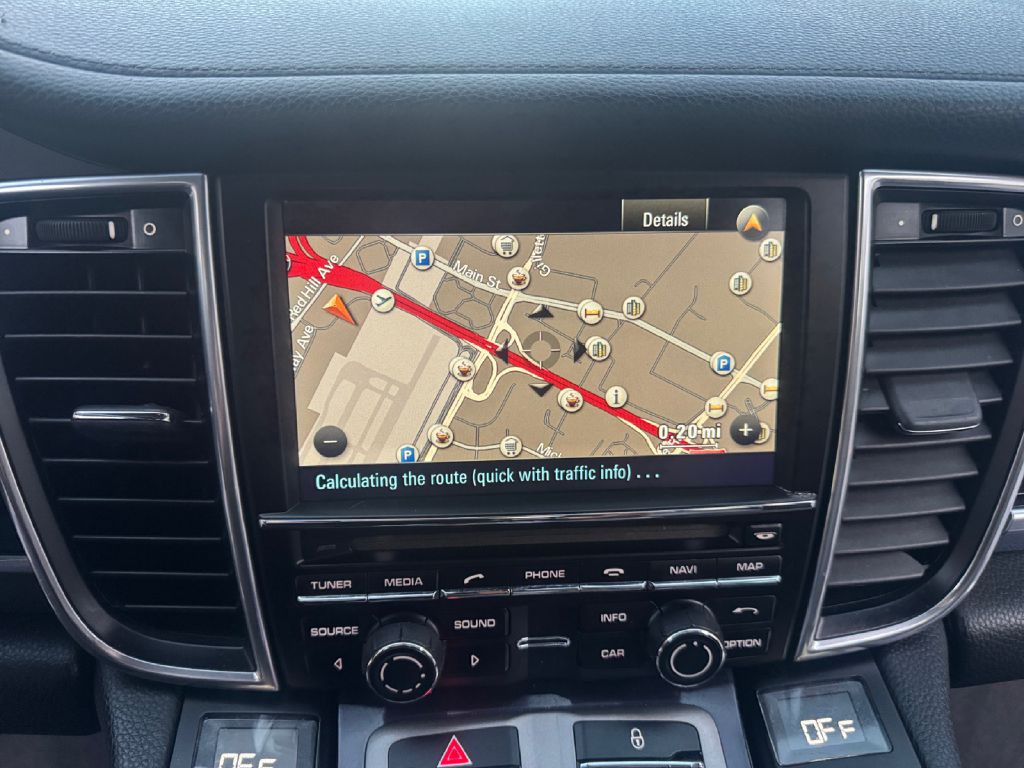 2012 Porsche Panamera Image 21