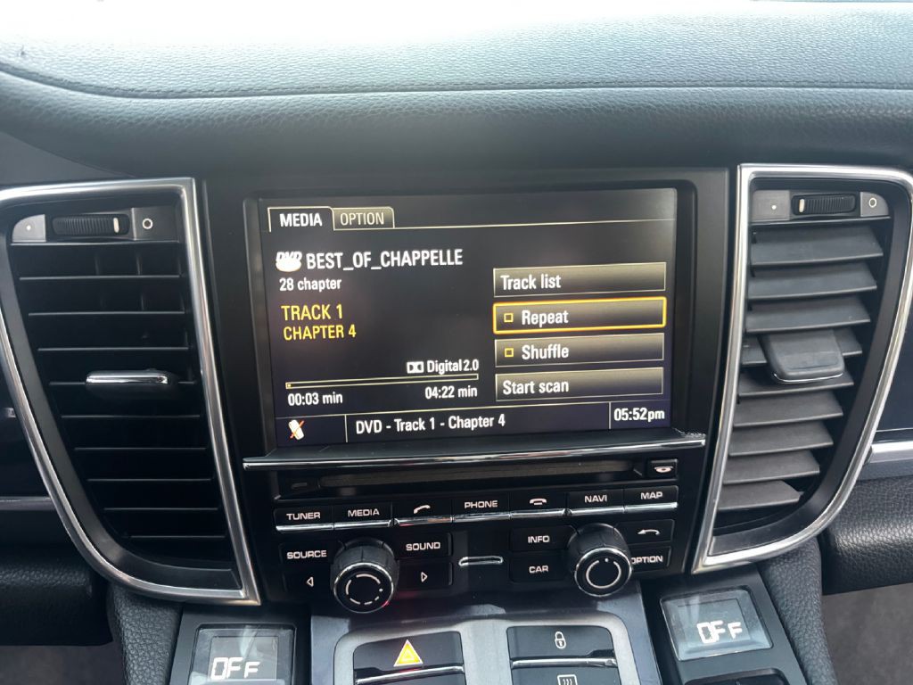 2012 Porsche Panamera Image 22