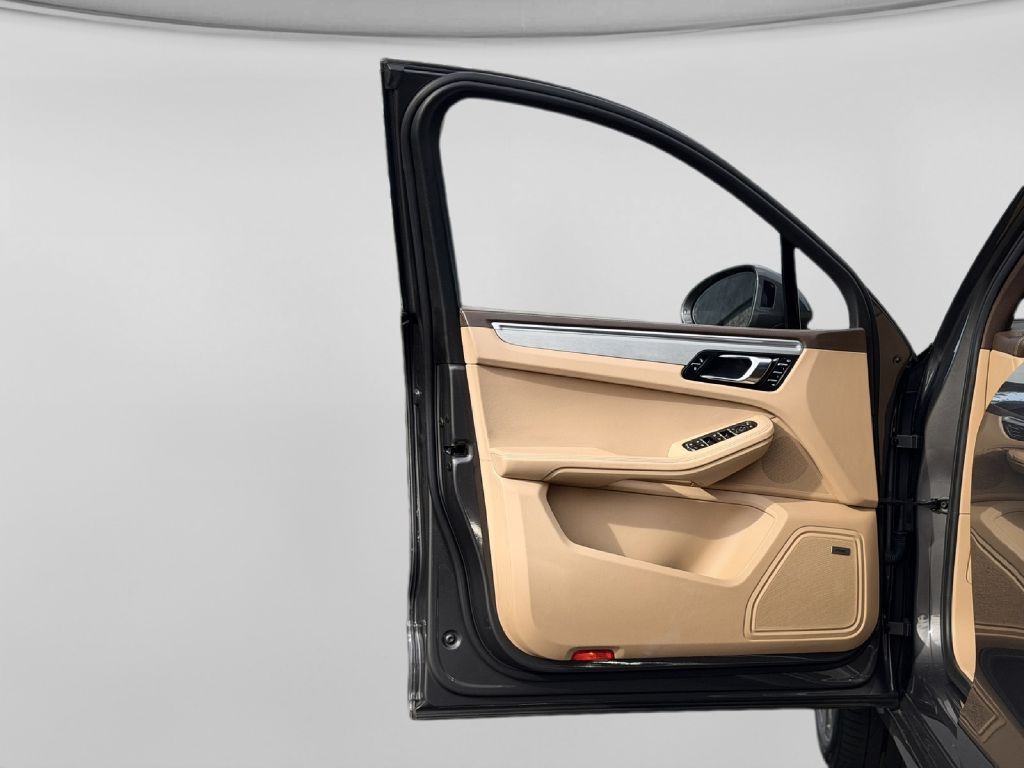 2017 Porsche Macan Image 14