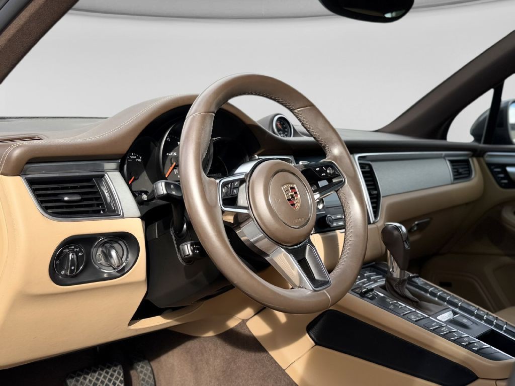 2017 Porsche Macan Image 15