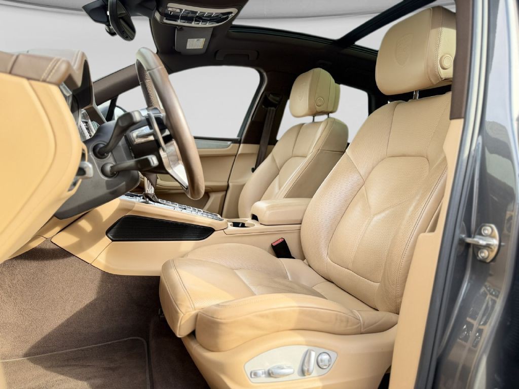 2017 Porsche Macan Image 16