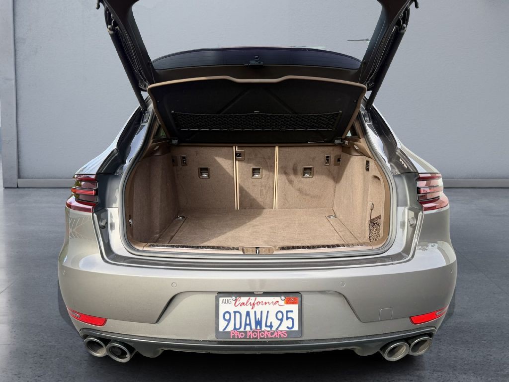 2017 Porsche Macan Image 20