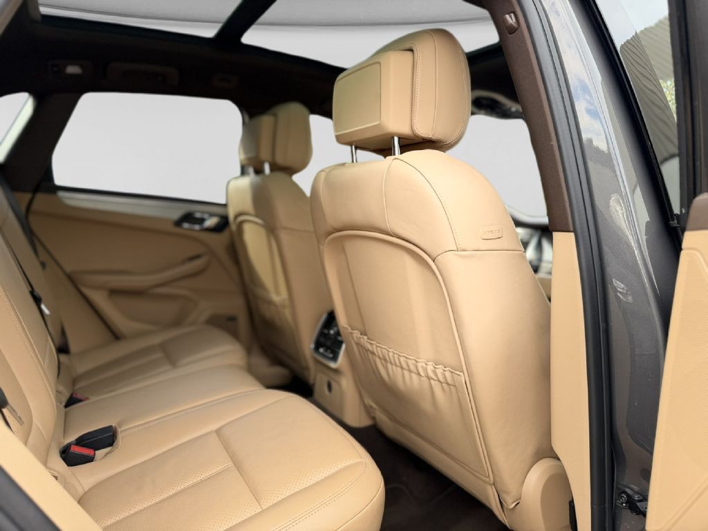 2017 Porsche Macan Image 21