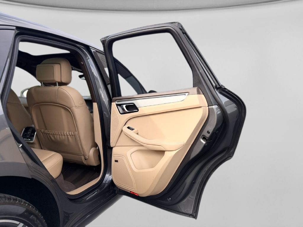 2017 Porsche Macan Image 23