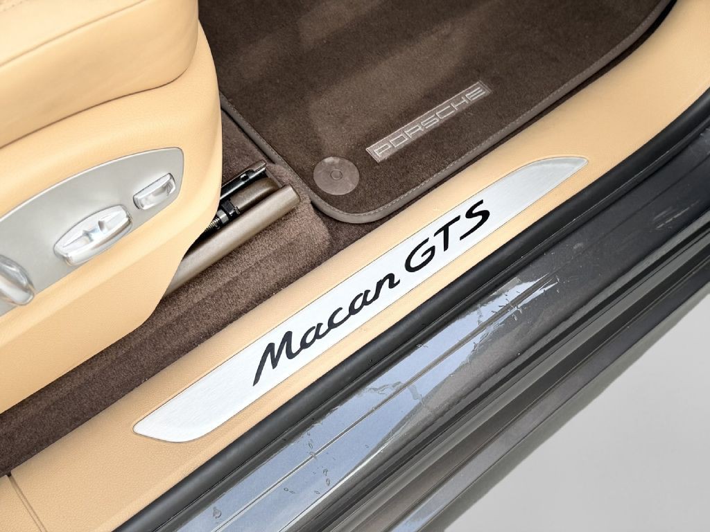 2017 Porsche Macan Image 24