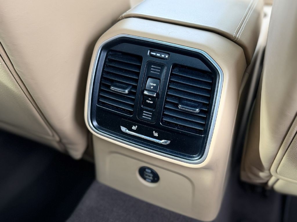 2017 Porsche Macan Image 27