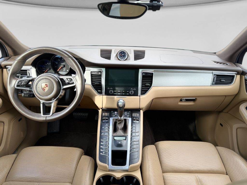 2017 Porsche Macan Image 28