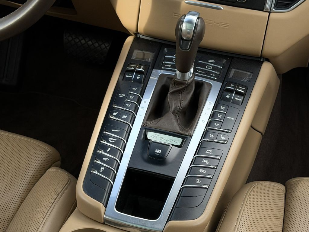 2017 Porsche Macan Image 29