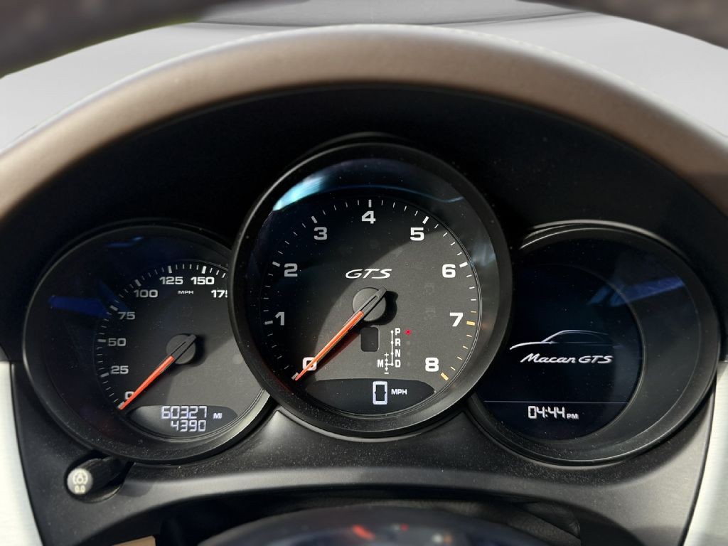 2017 Porsche Macan Image 30