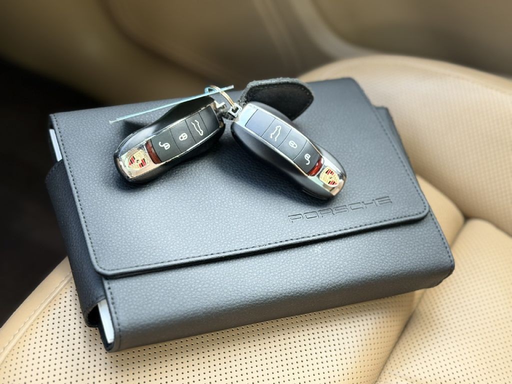 2017 Porsche Macan Image 32