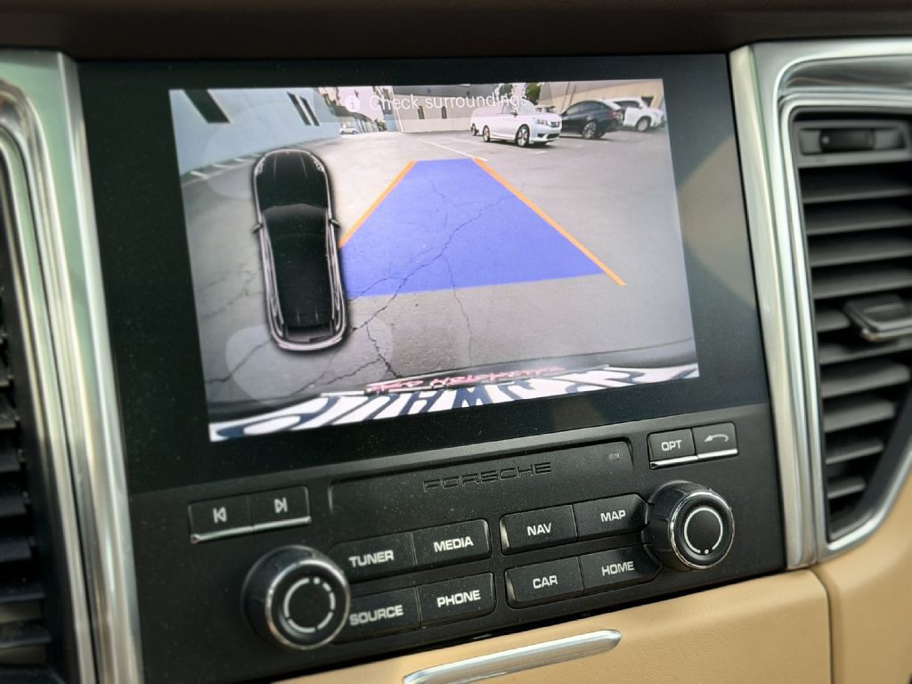 2017 Porsche Macan Image 33