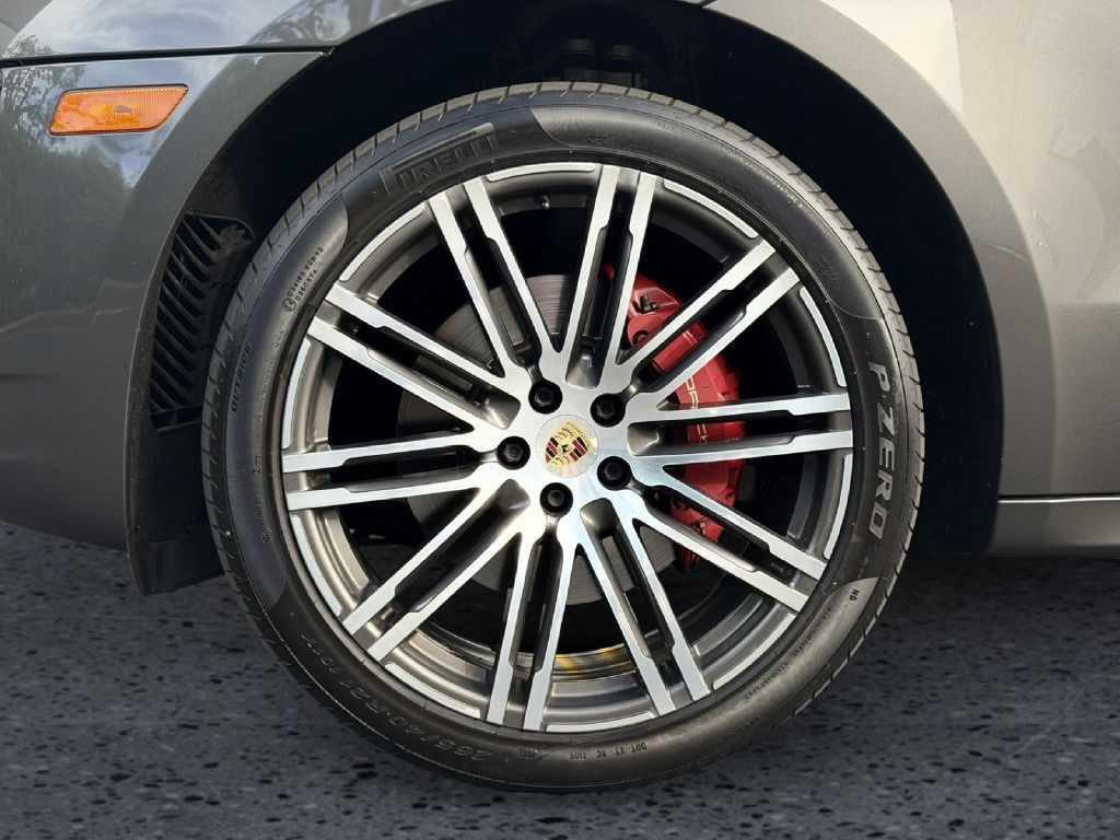 2017 Porsche Macan Image 35