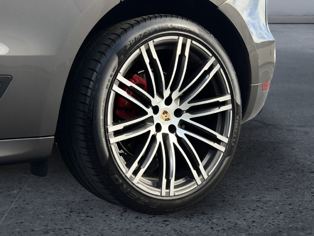 2017 Porsche Macan Image 36