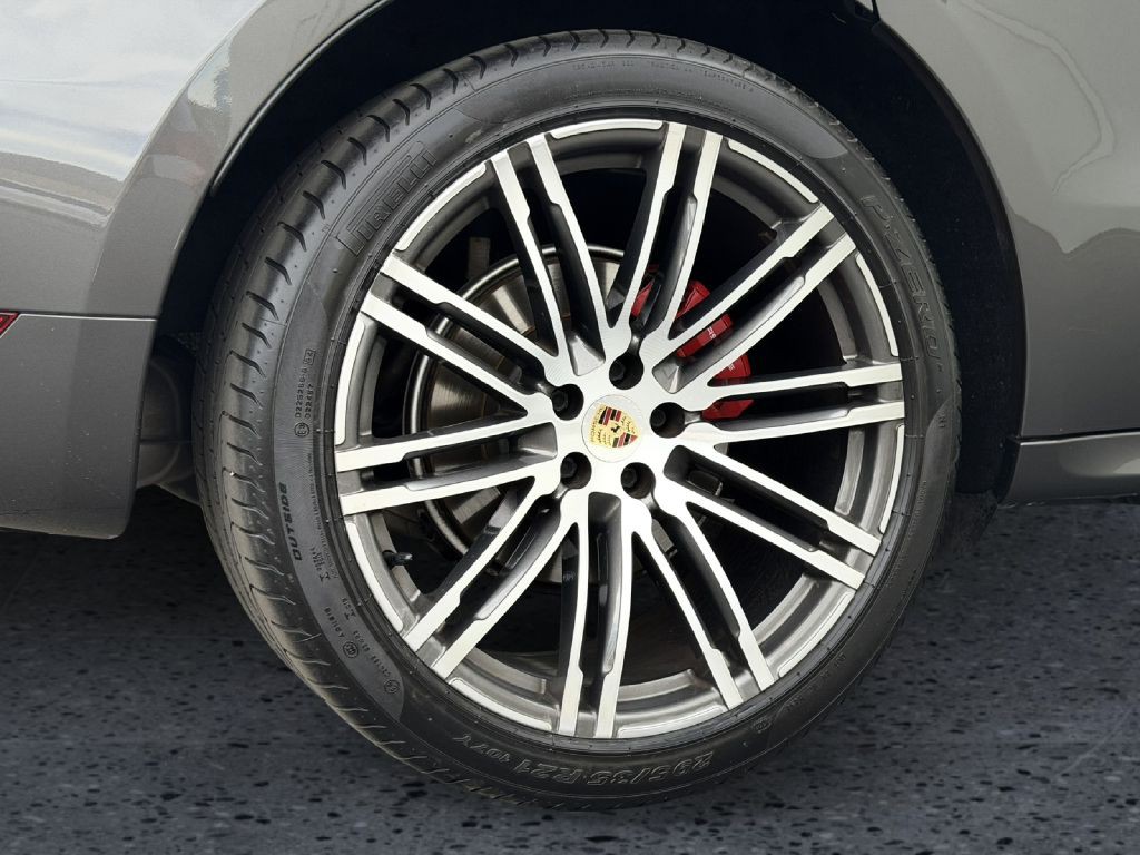 2017 Porsche Macan Image 37