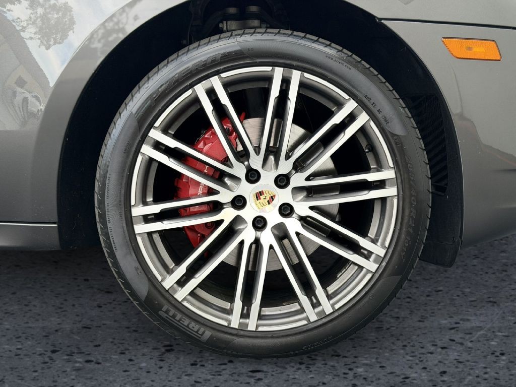 2017 Porsche Macan Image 38