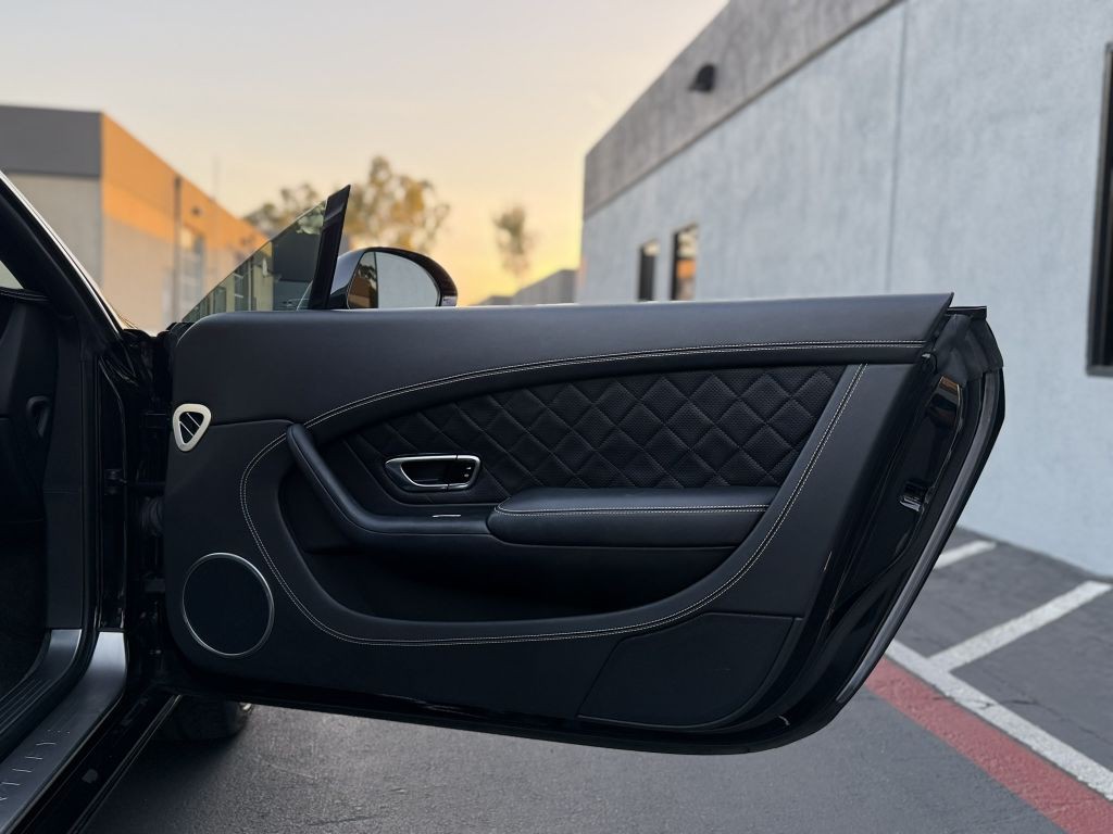 2017 Bentley Continental Image 21