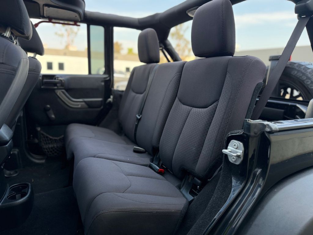 2017 Jeep Wrangler Unlimited Image 16