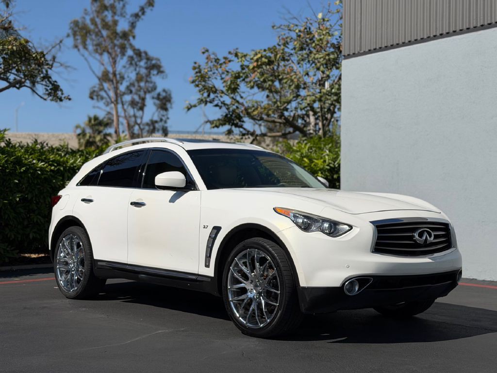 2014 INFINITI QX70 Image 2