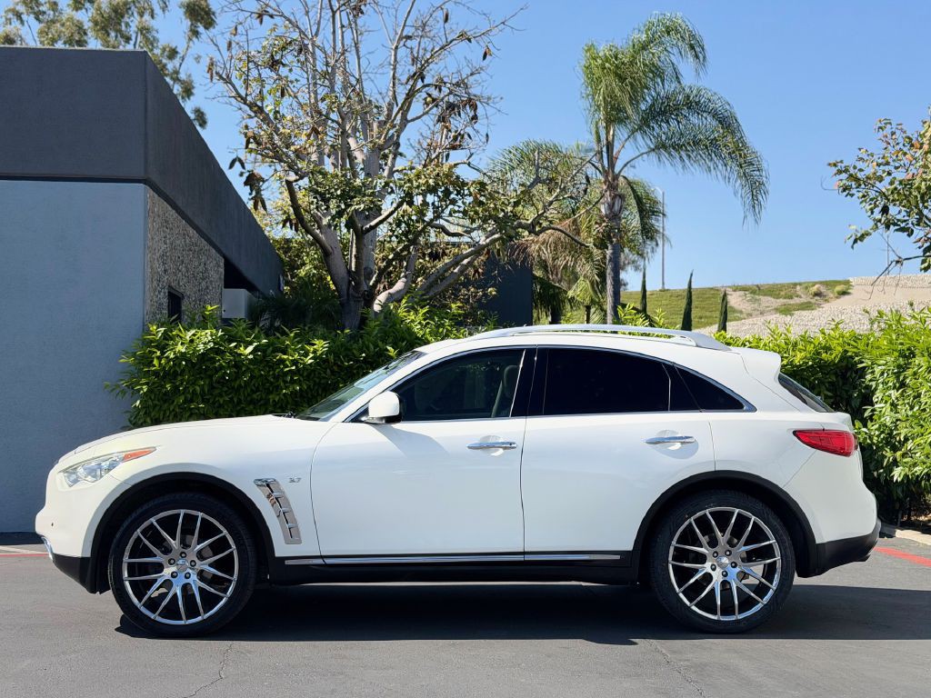 2014 INFINITI QX70 Image 6