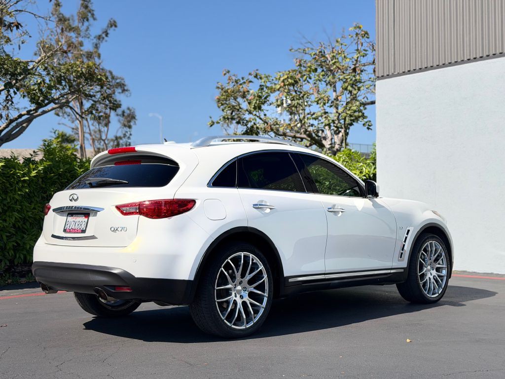 2014 INFINITI QX70 Image 8